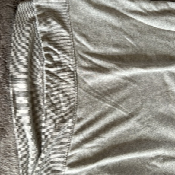 Athleta Hi-Lo Sweatshirt - Picture 3 of 5
